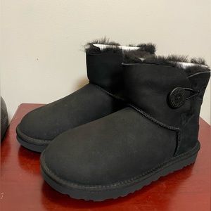 NWT UGG W Mini Bailey Button II (2) Suede Boots - Size 7